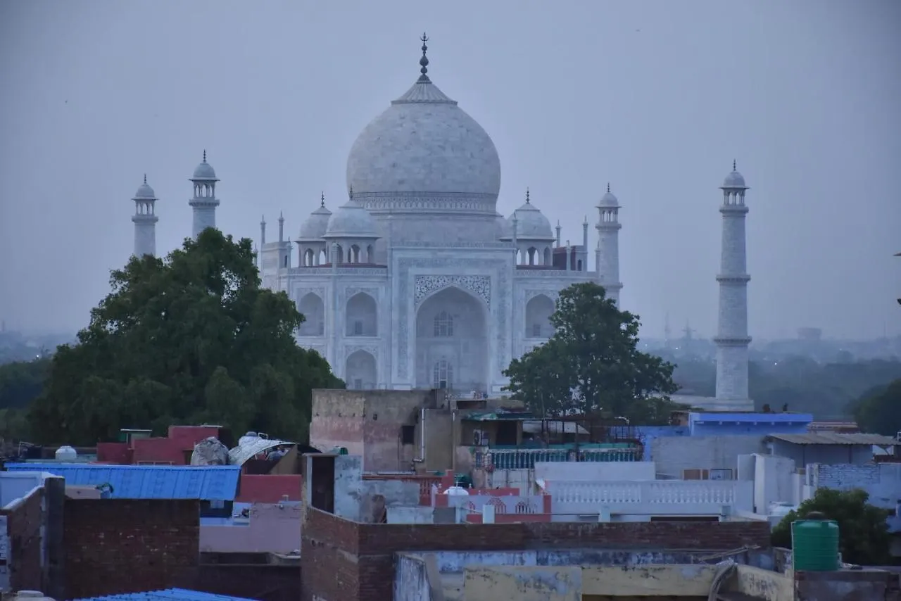 Lucky Restaurant & Guest House Agra